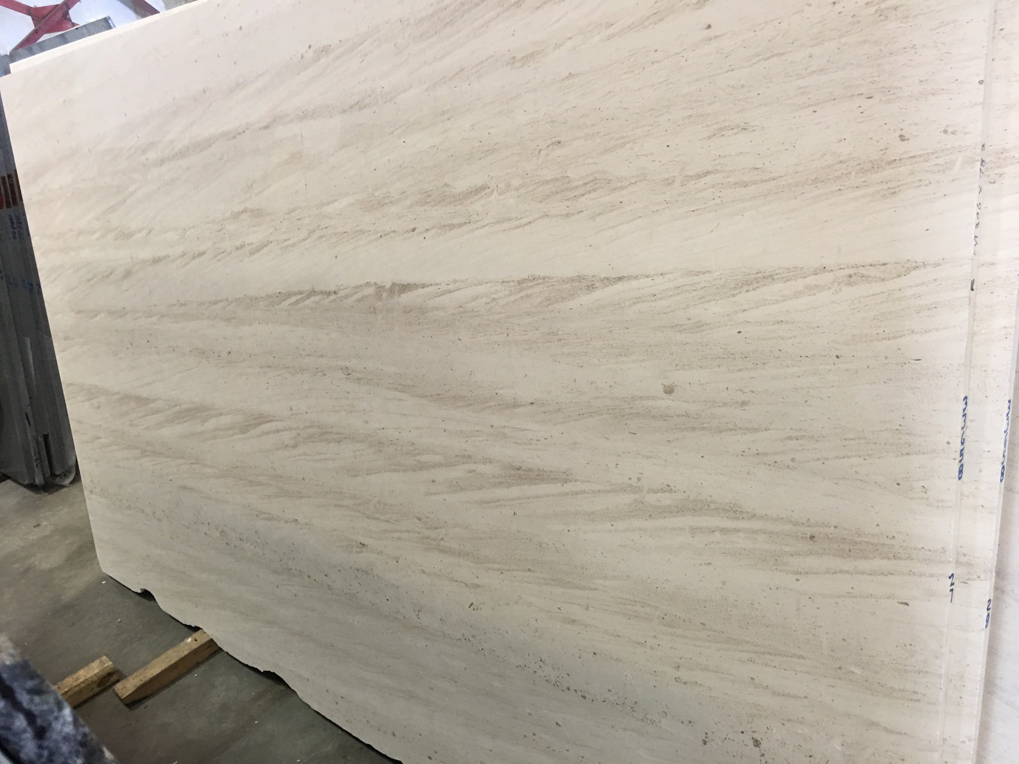 CREME SINTRA LIMESTONE POLISHED 2 CM